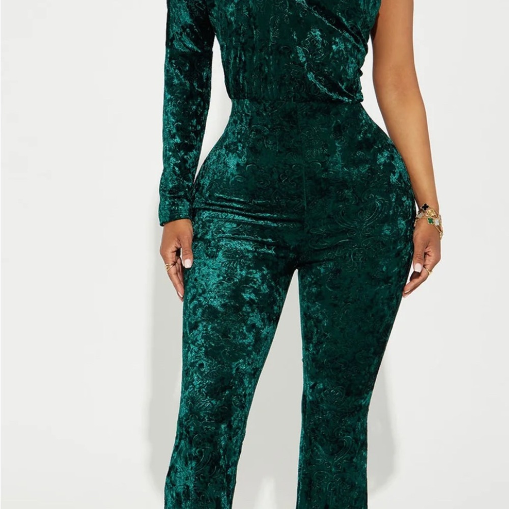 Fashion Nova Passion For You Velvet Jumpsuit - Hunter Green